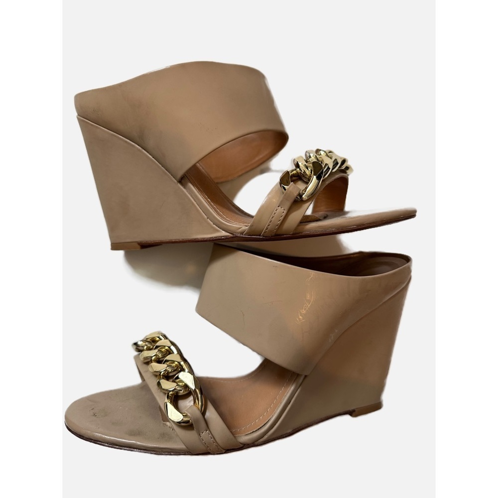 KAZAI beige and Gold platform heels size 7.